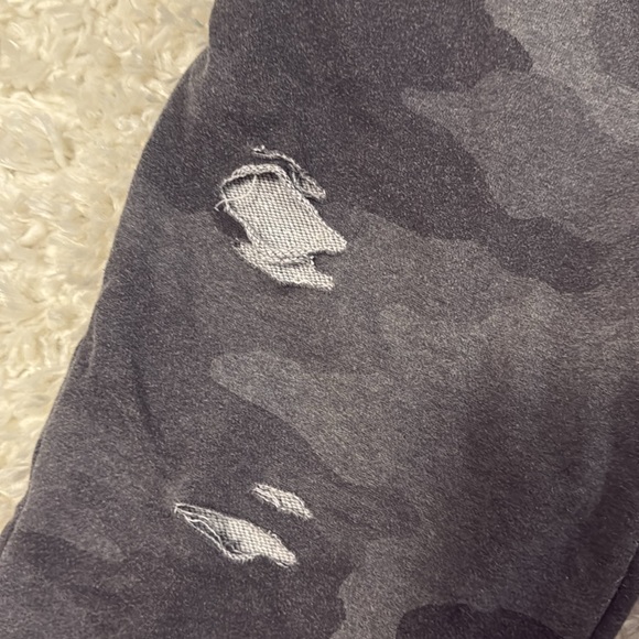 Aeri Camo Distressed Joggers - Picture 5 of 5
